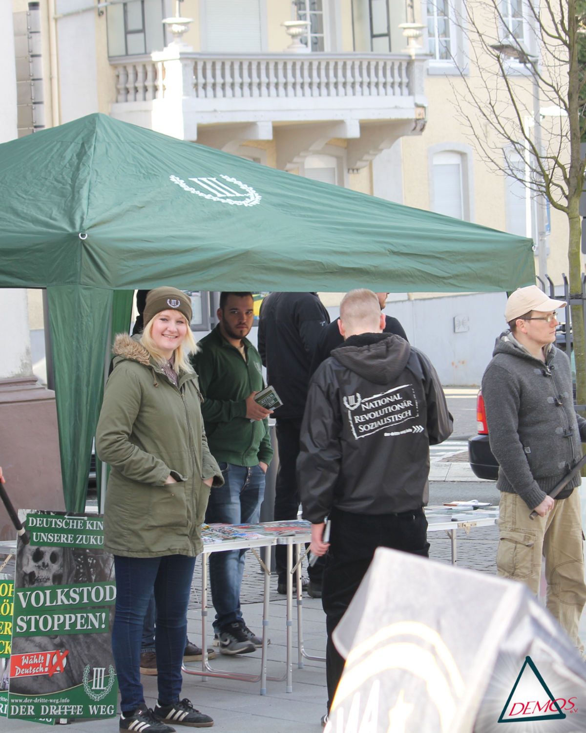 04.03.2017, Hachenburg. Julian L. während eines Infostands der Partei in Hachenburg.